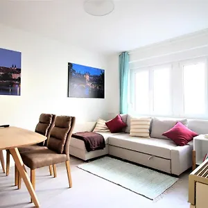 Helle Und Geräumige 3-zimmer-wohnung Apartment